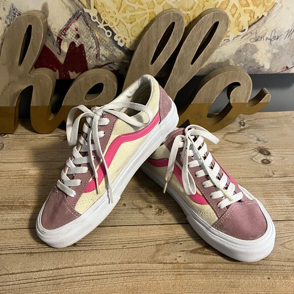 Vans - Picture 1 of 11